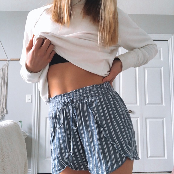 Blue and white stripped flowy shorts - Picture 2 of 2